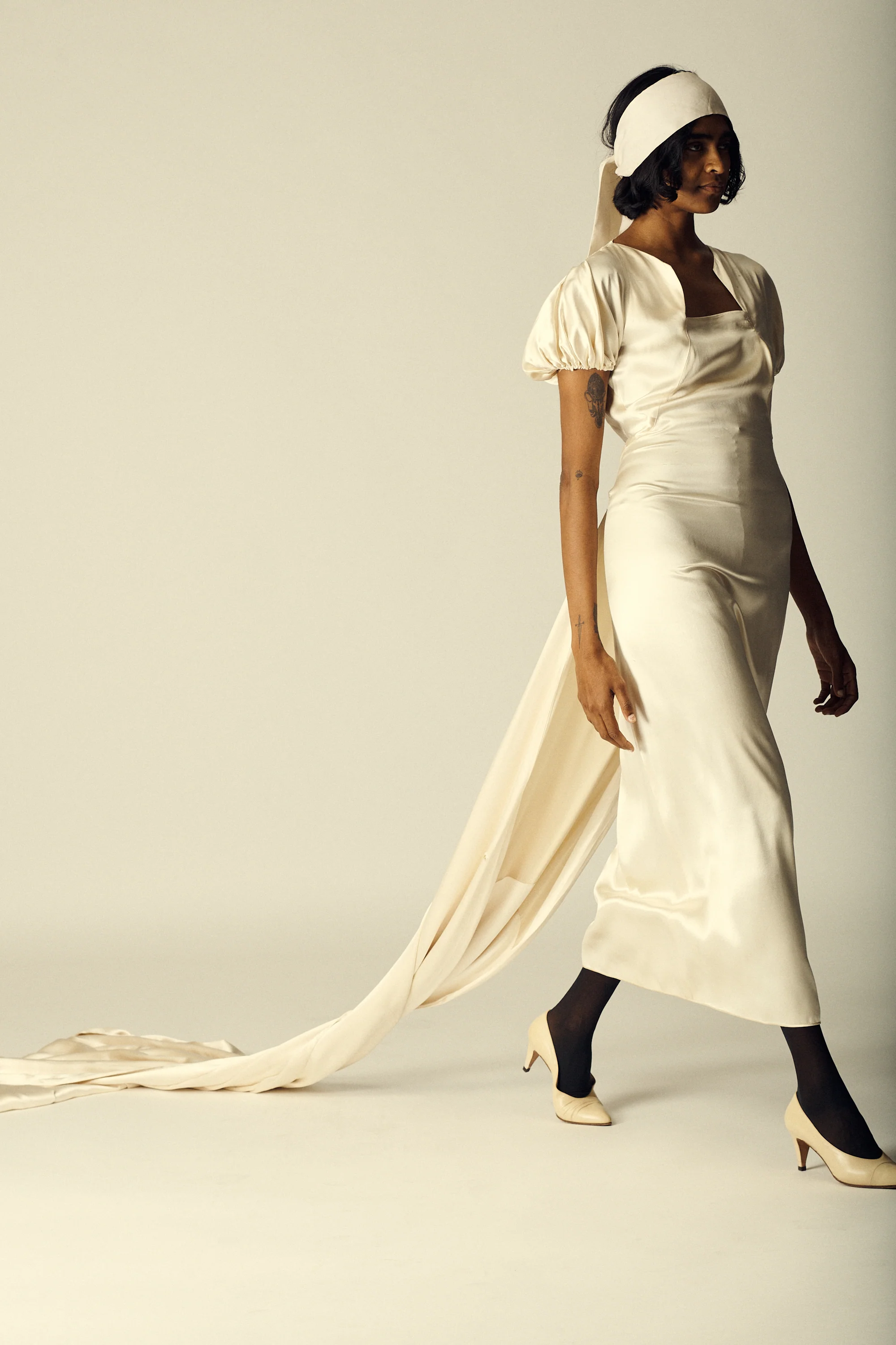 1930s Ivory Evening Gown - Image 5
