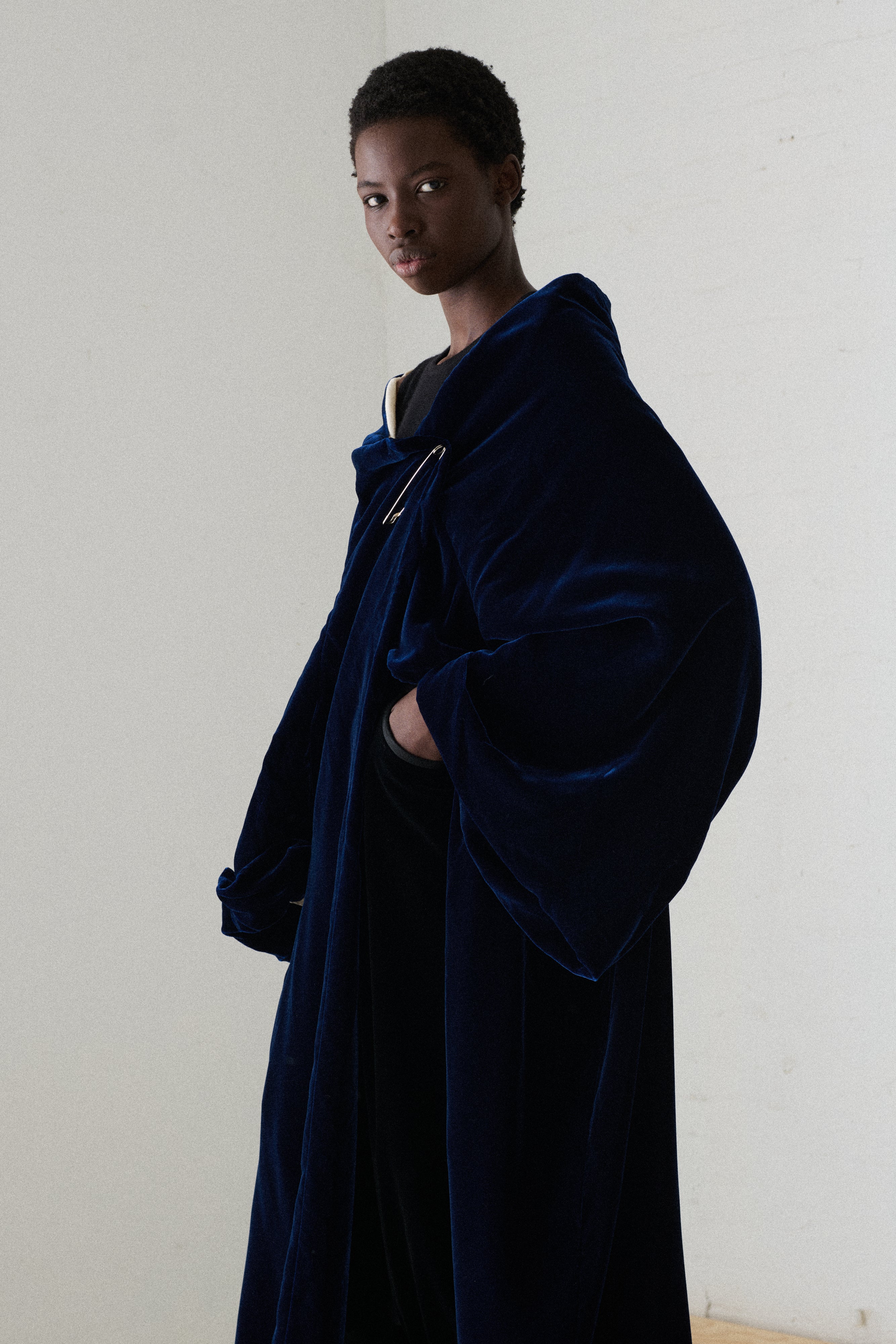 1996 CdG Blue Velvet Evening Coat - Image 12