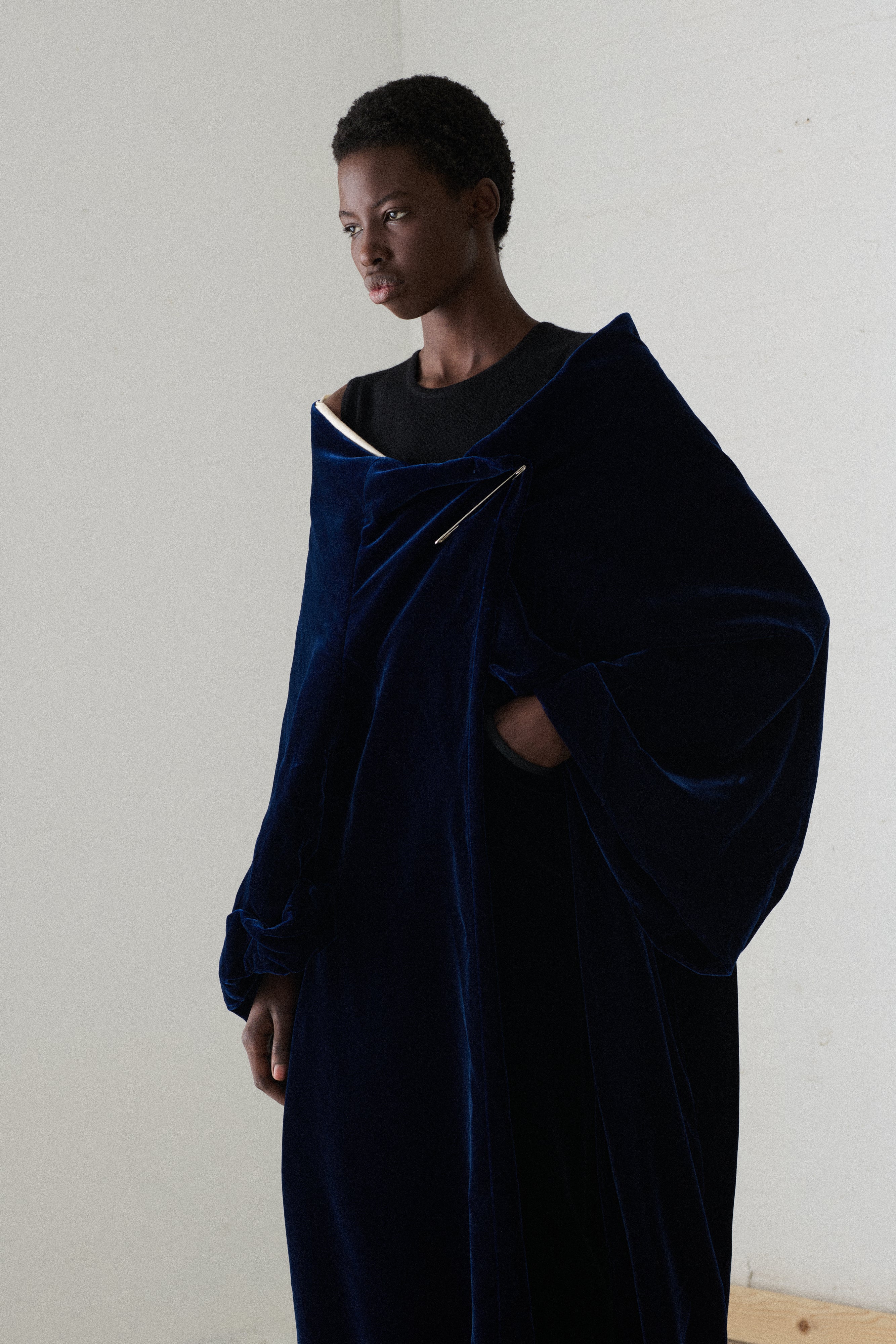 1996 CdG Blue Velvet Evening Coat - Image 13