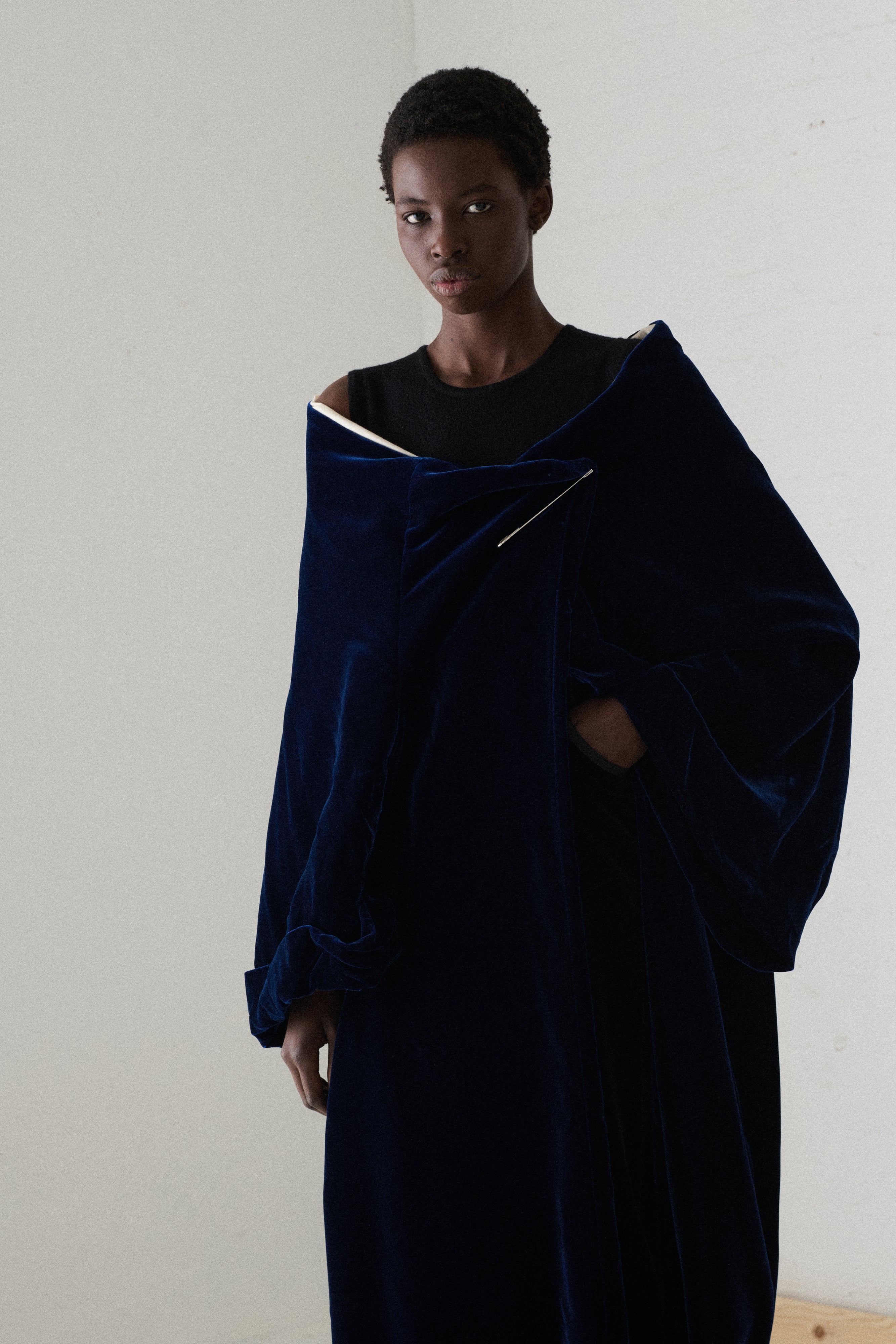 1996 CdG Blue Velvet Evening Coat - Image 14