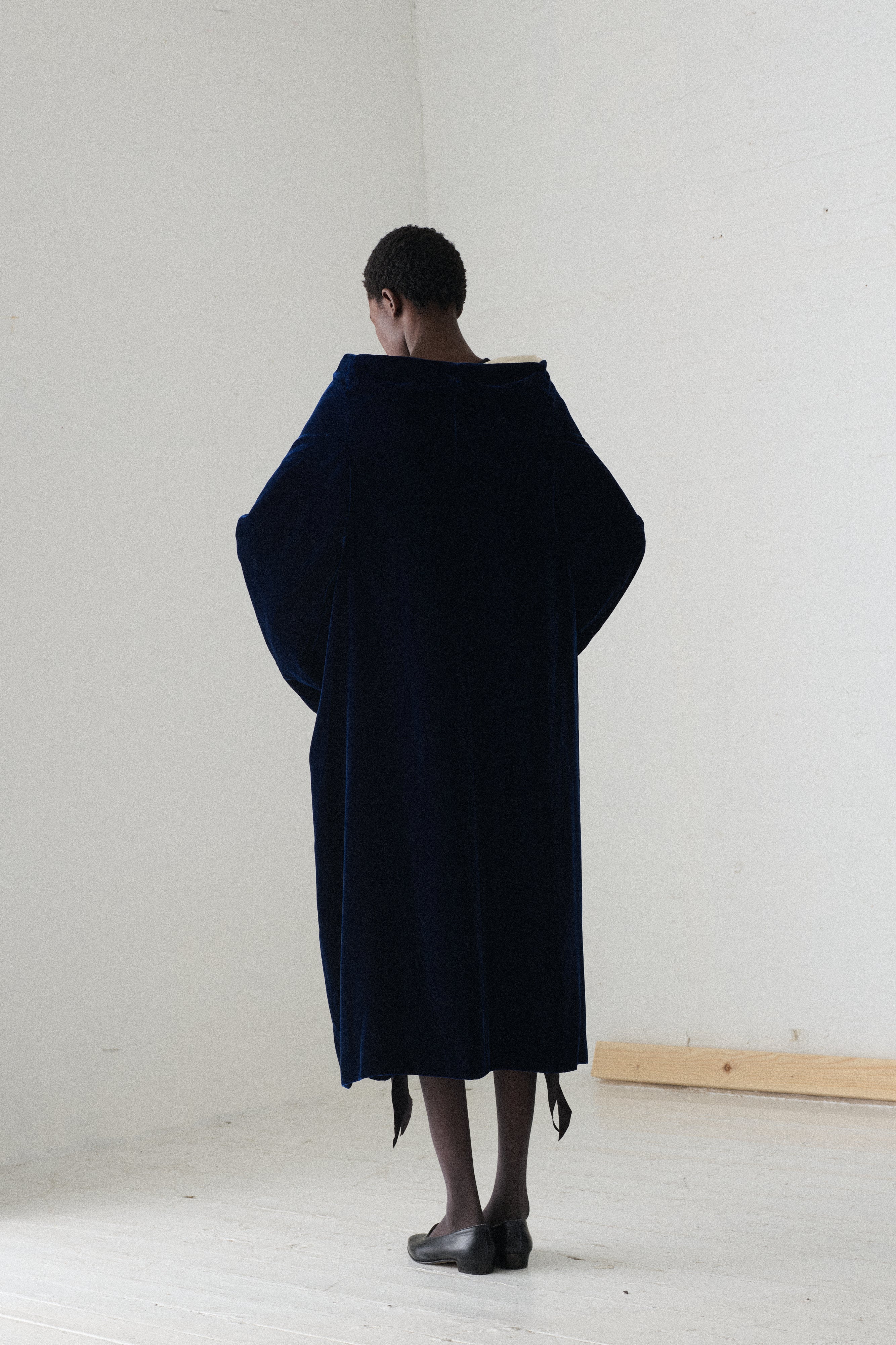 1996 CdG Blue Velvet Evening Coat - Image 3