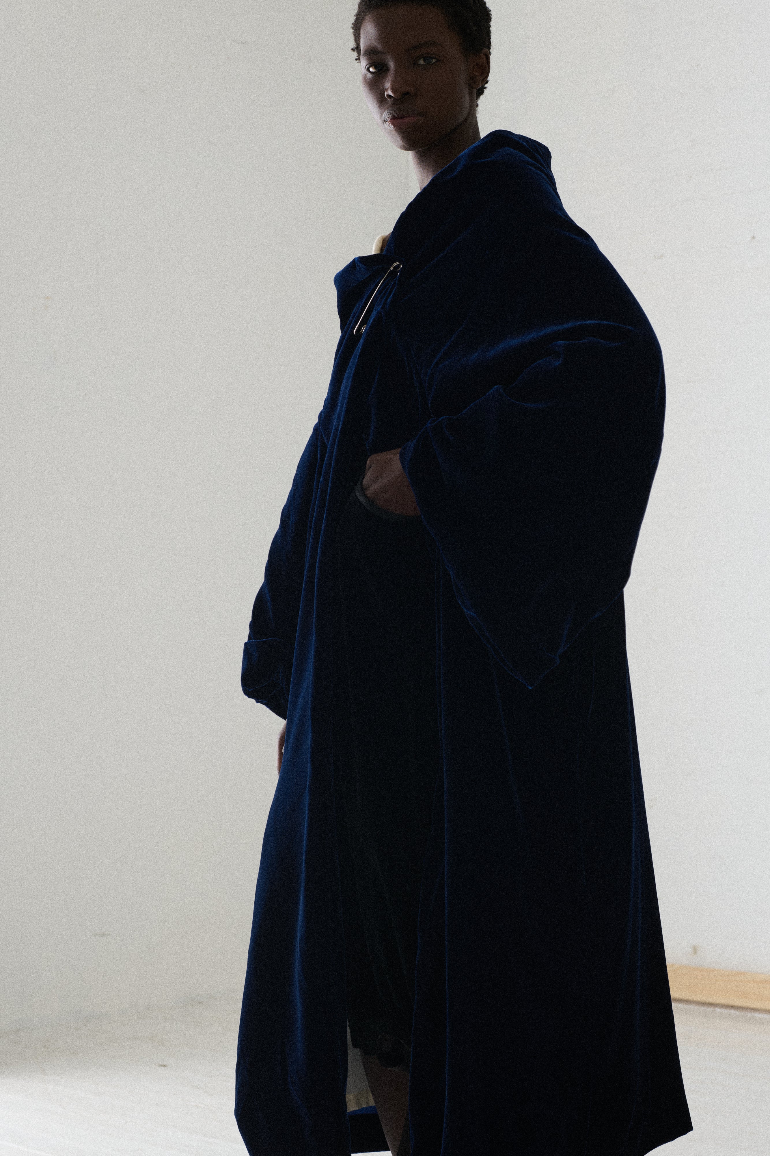 1996 CdG Blue Velvet Evening Coat - Image 6