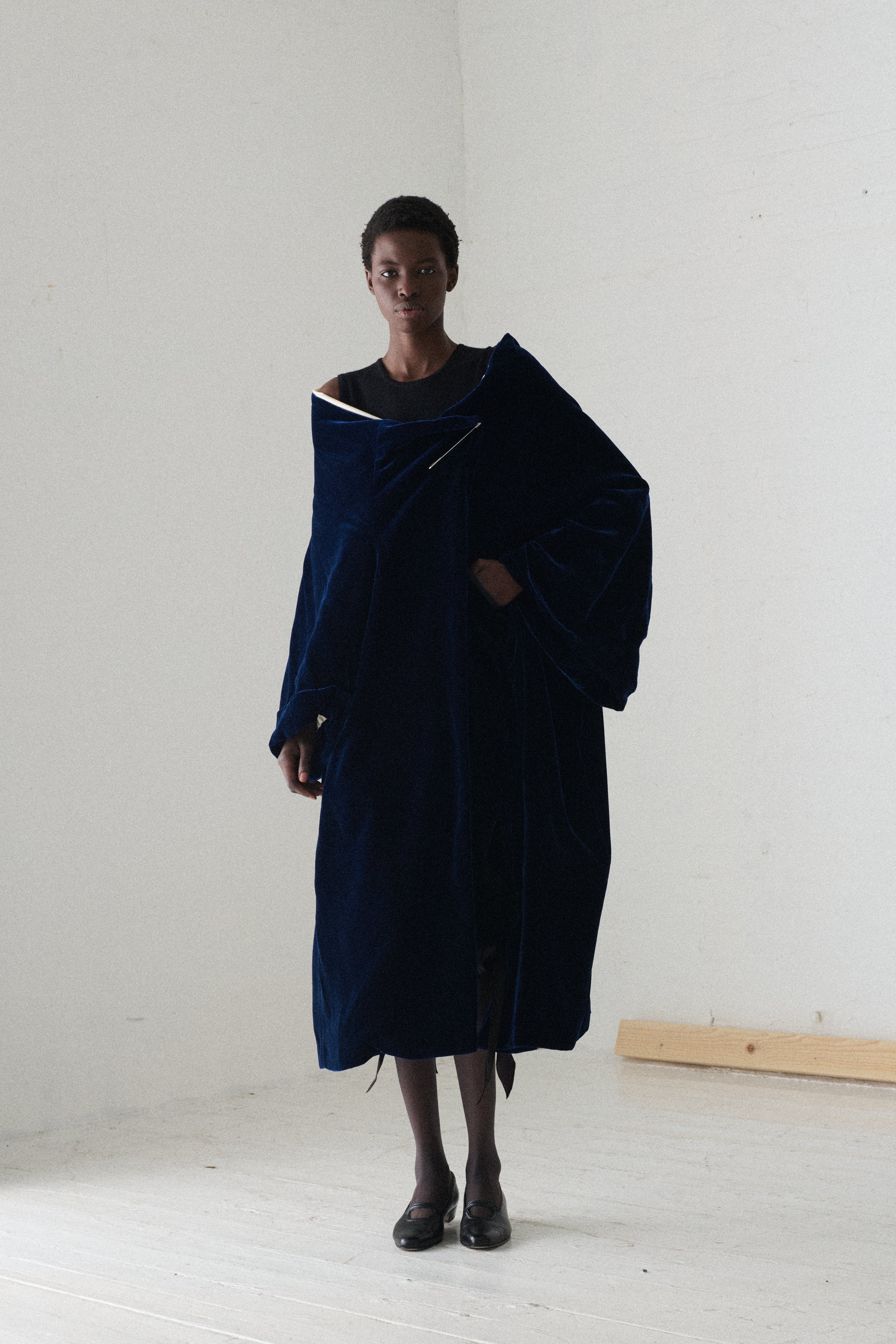 1996 CdG Blue Velvet Evening Coat - Image 7