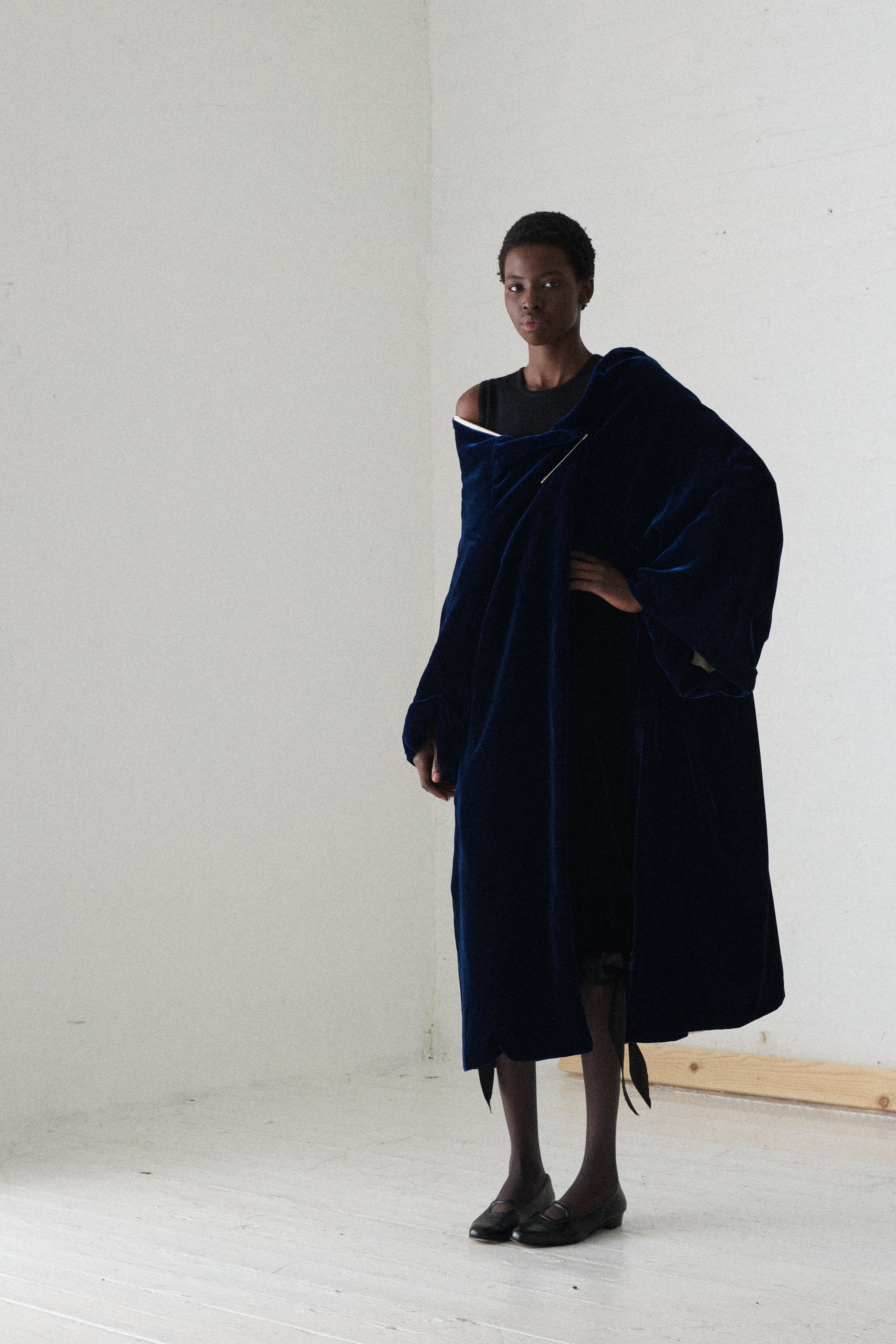 1996 CdG Blue Velvet Evening Coat - Image 8