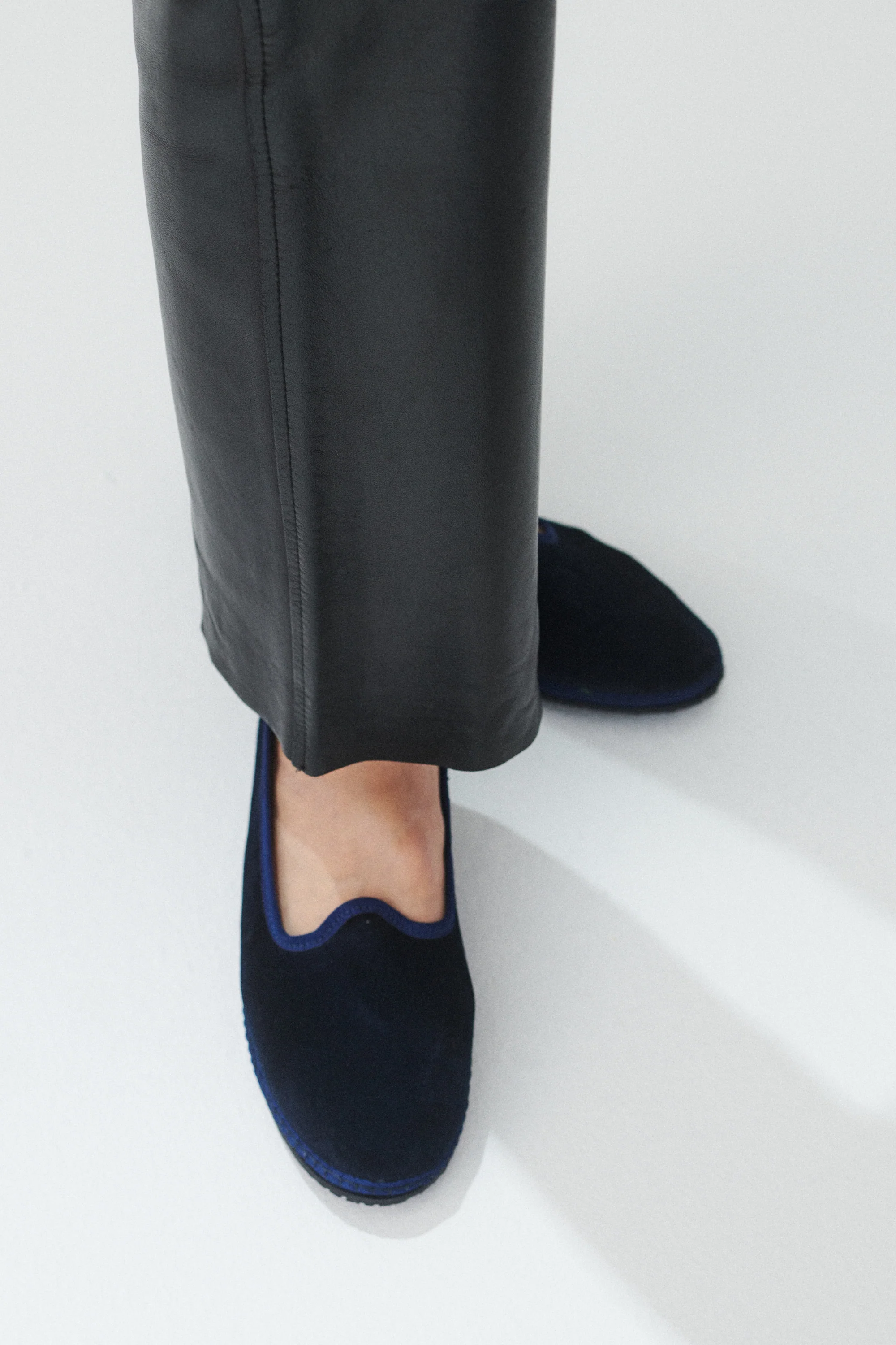 Vibi Venezia Velvet Loafers - Blu - Image 5