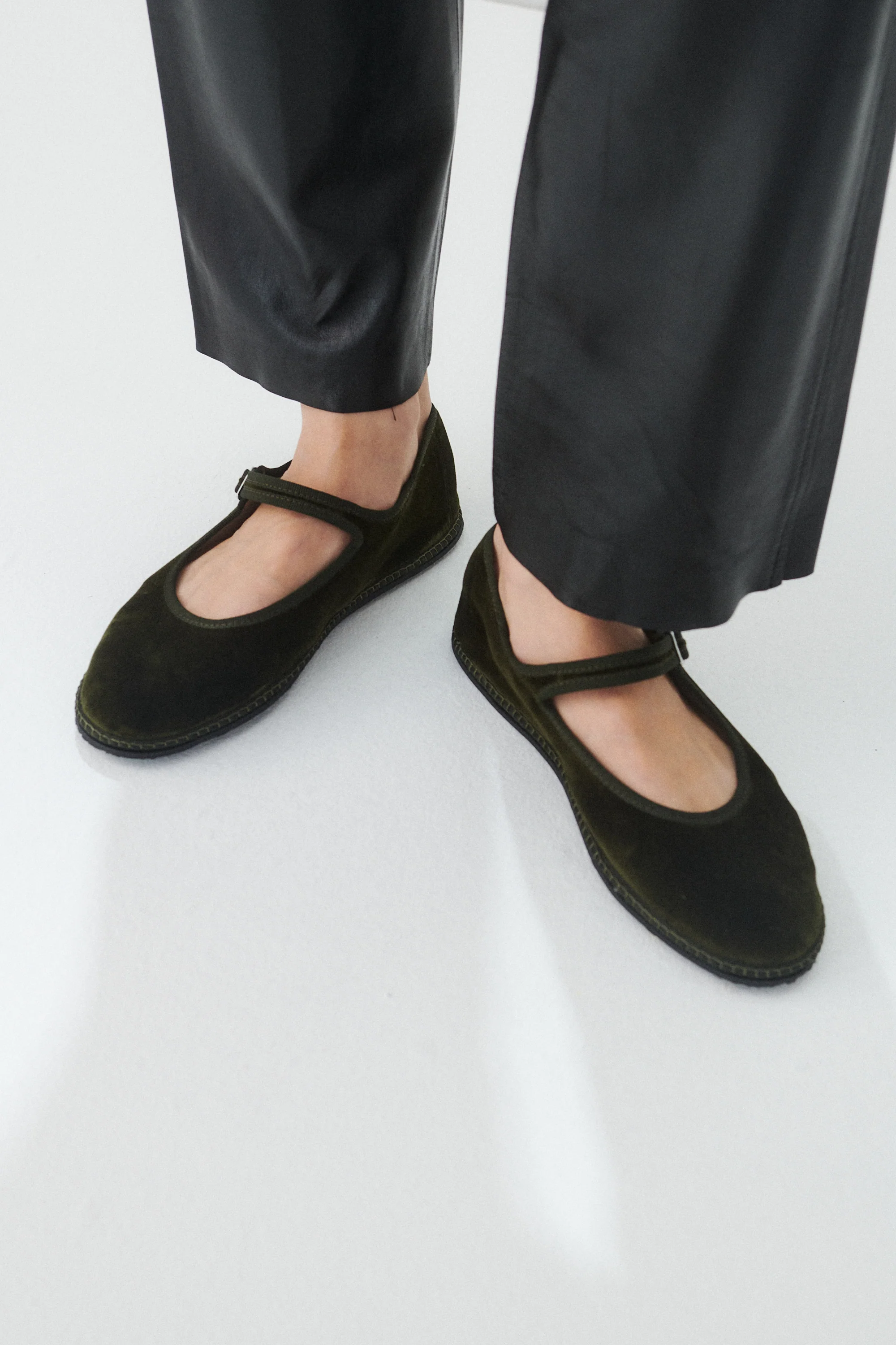 Vibi Venezia Velvet Mary Janes - Bottiglia - Image 4